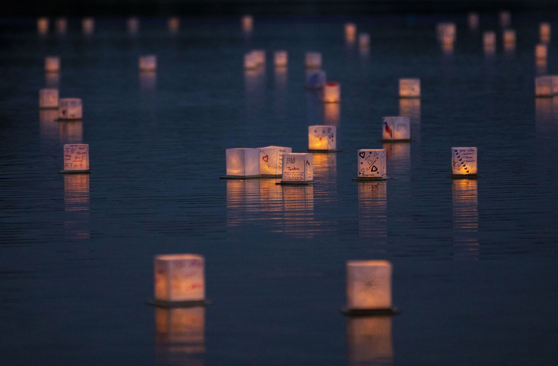 071221-news-waternlantern 20.jpg